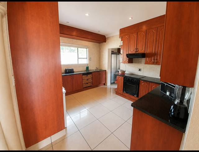 3 BEDROOM HOUSE FOR SALE IN VANDERBIJLPARK SW 5